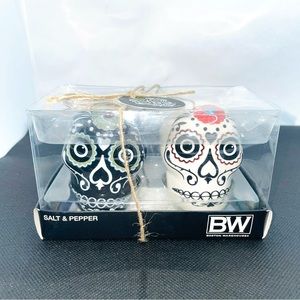 Boston Warehouse Skull Black & White Ceramic Salt & Pepper Shakers Set NIB